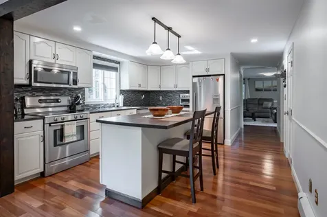 22 Beechwood Road Hudson NH 03051