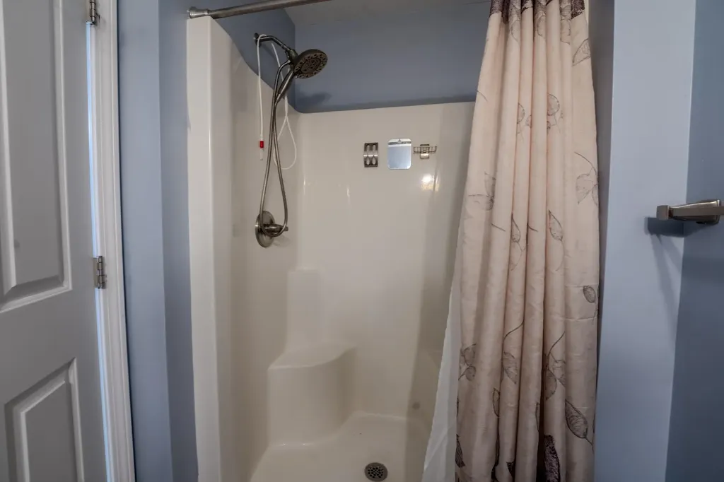 28 Winquist Road Thornton NH 03285