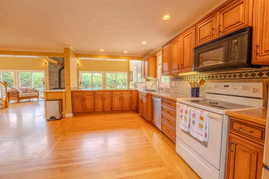 28 Winquist Road Thornton NH 03285