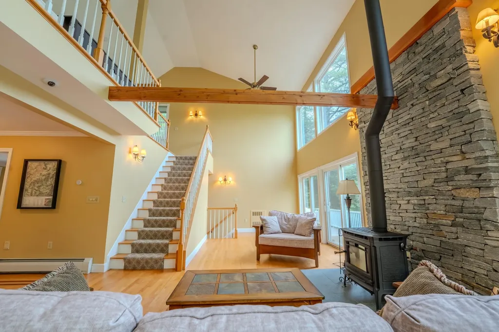 28 Winquist Road Thornton NH 03285