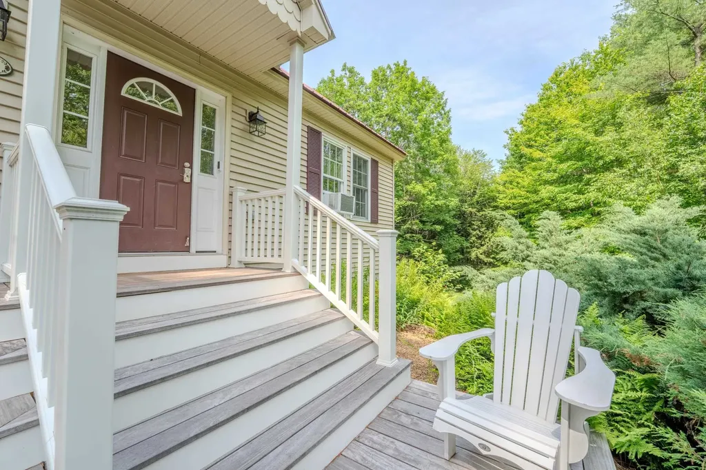 28 Winquist Road Thornton NH 03285