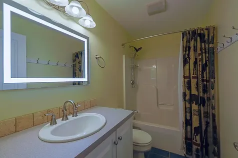 28 Winquist Road Thornton NH 03285
