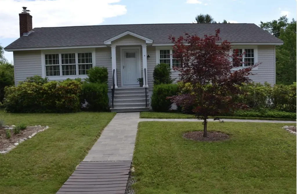 6 Bassett Road Wolfeboro NH 03894