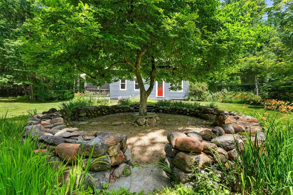 1811 Hopkinton Road Hopkinton NH 03229
