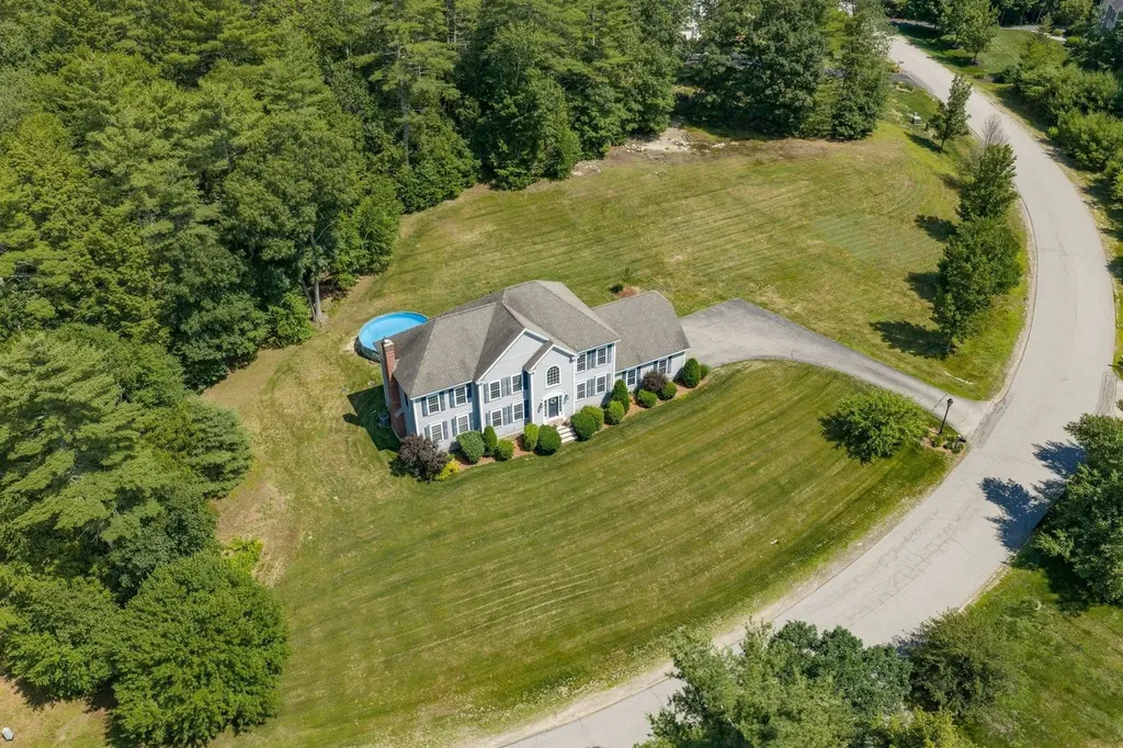 17 Thurston Drive Lee NH 03861