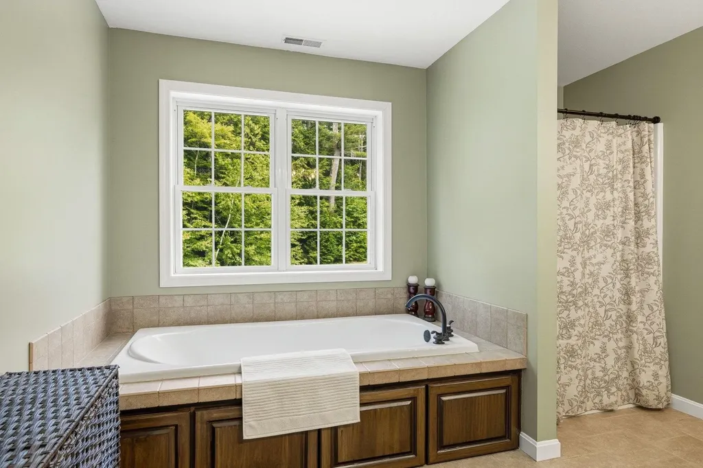 17 Thurston Drive Lee NH 03861