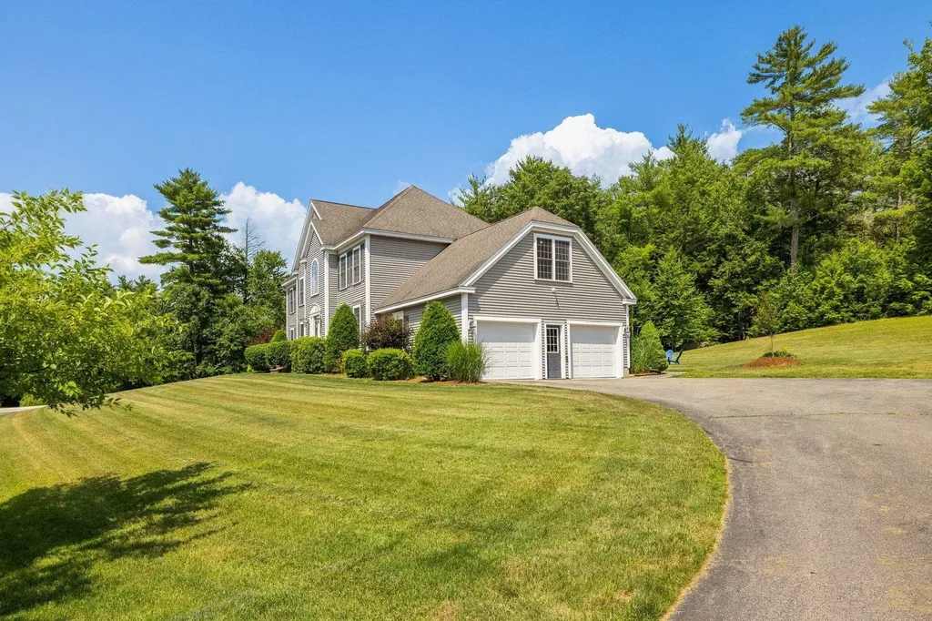 17 Thurston Drive Lee NH 03861