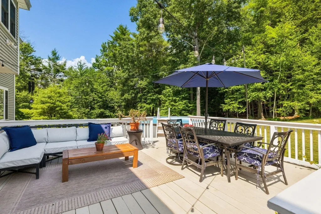 17 Thurston Drive Lee NH 03861