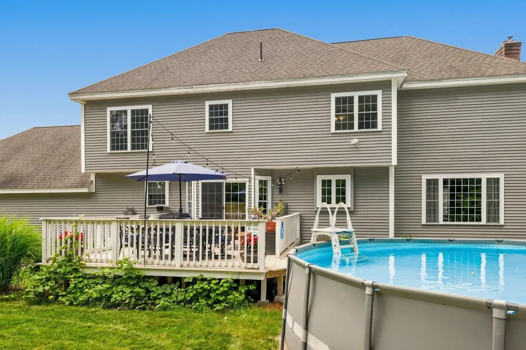 17 Thurston Drive Lee NH 03861