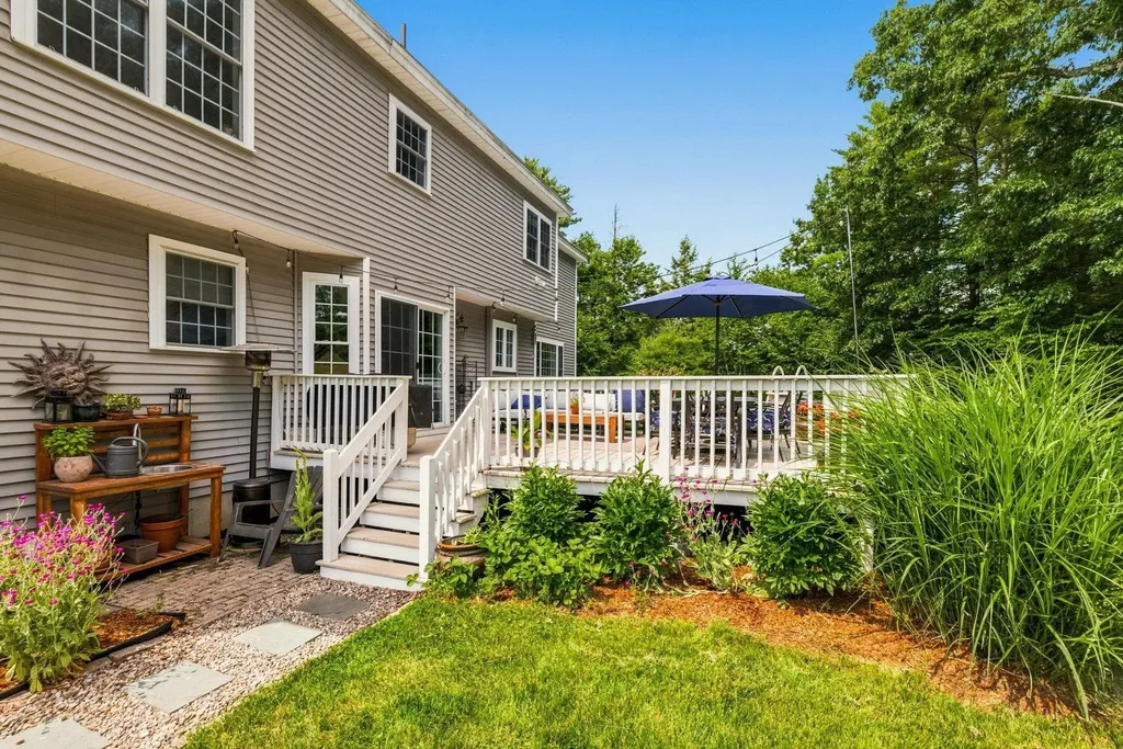 17 Thurston Drive Lee NH 03861