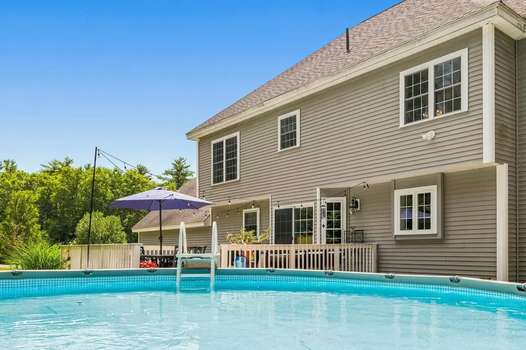 17 Thurston Drive Lee NH 03861