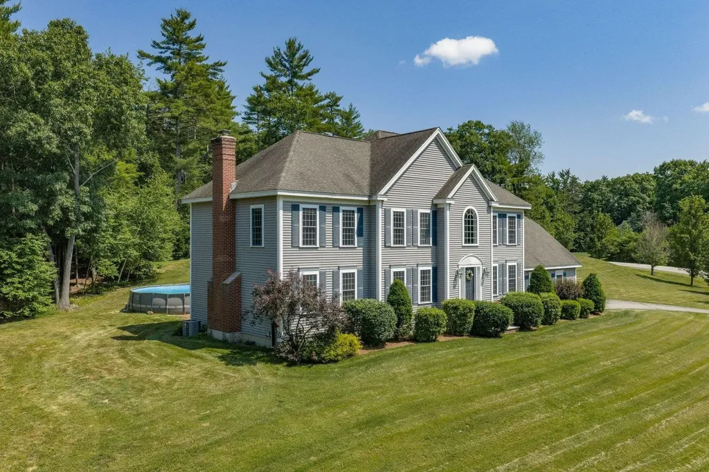 17 Thurston Drive Lee NH 03861