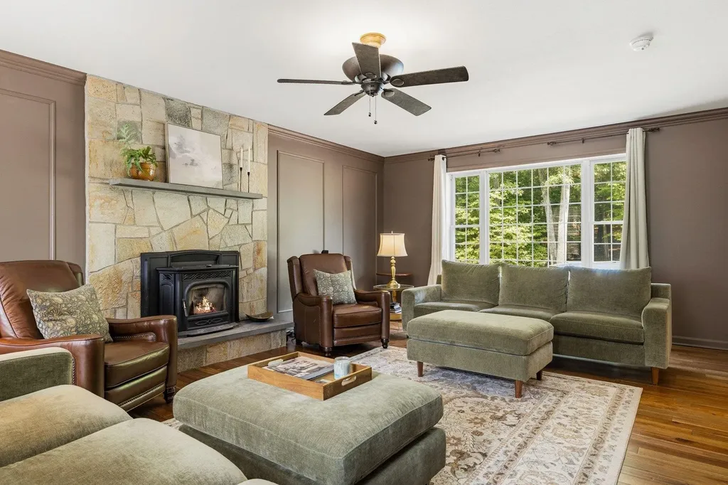 17 Thurston Drive Lee NH 03861