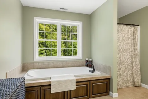 17 Thurston Drive Lee NH 03861
