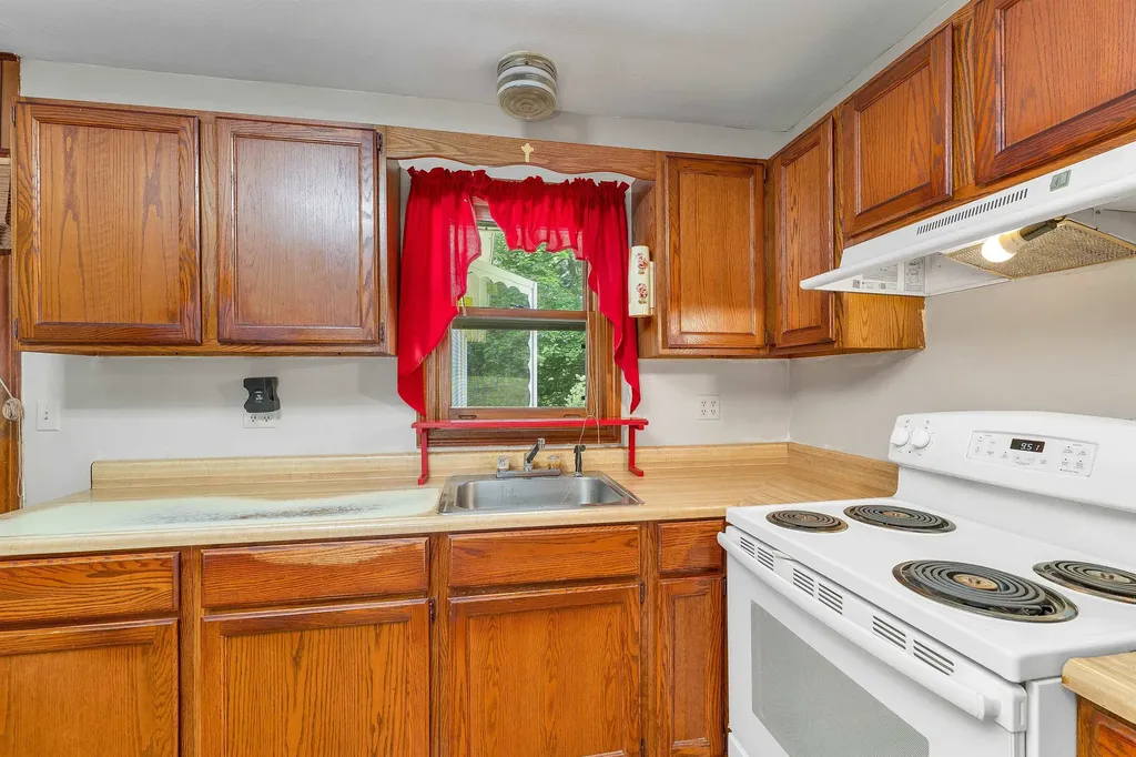 23 Merrimac Street Laconia NH 03246