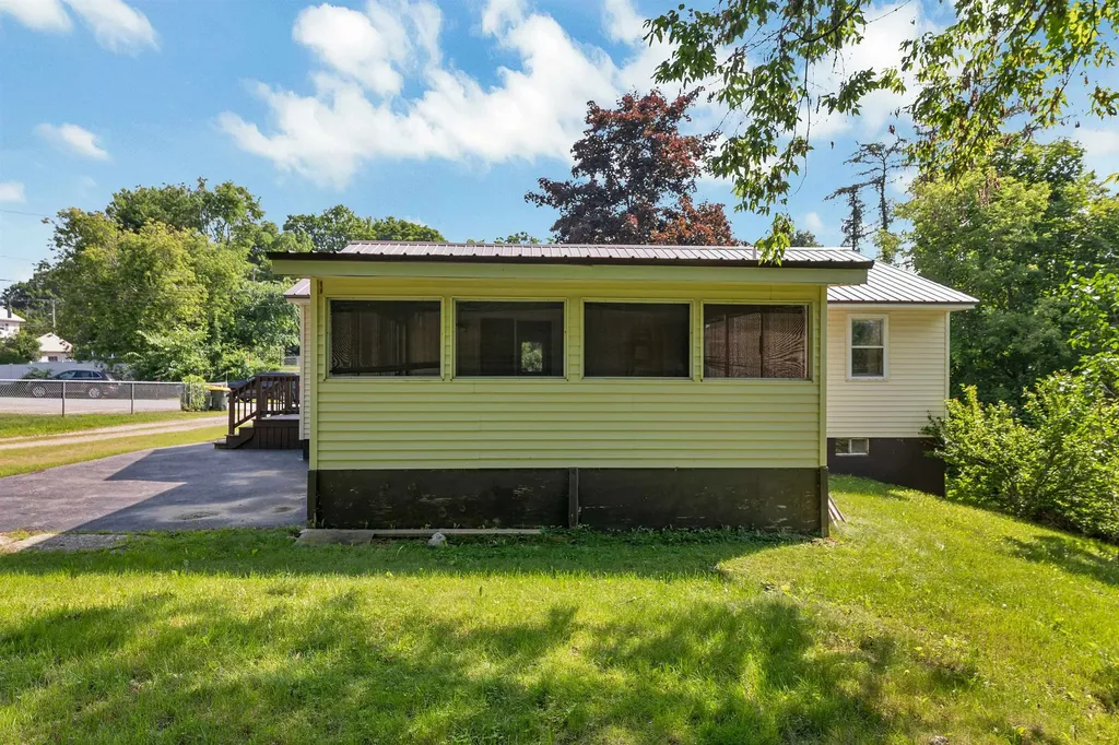 23 Merrimac Street Laconia NH 03246