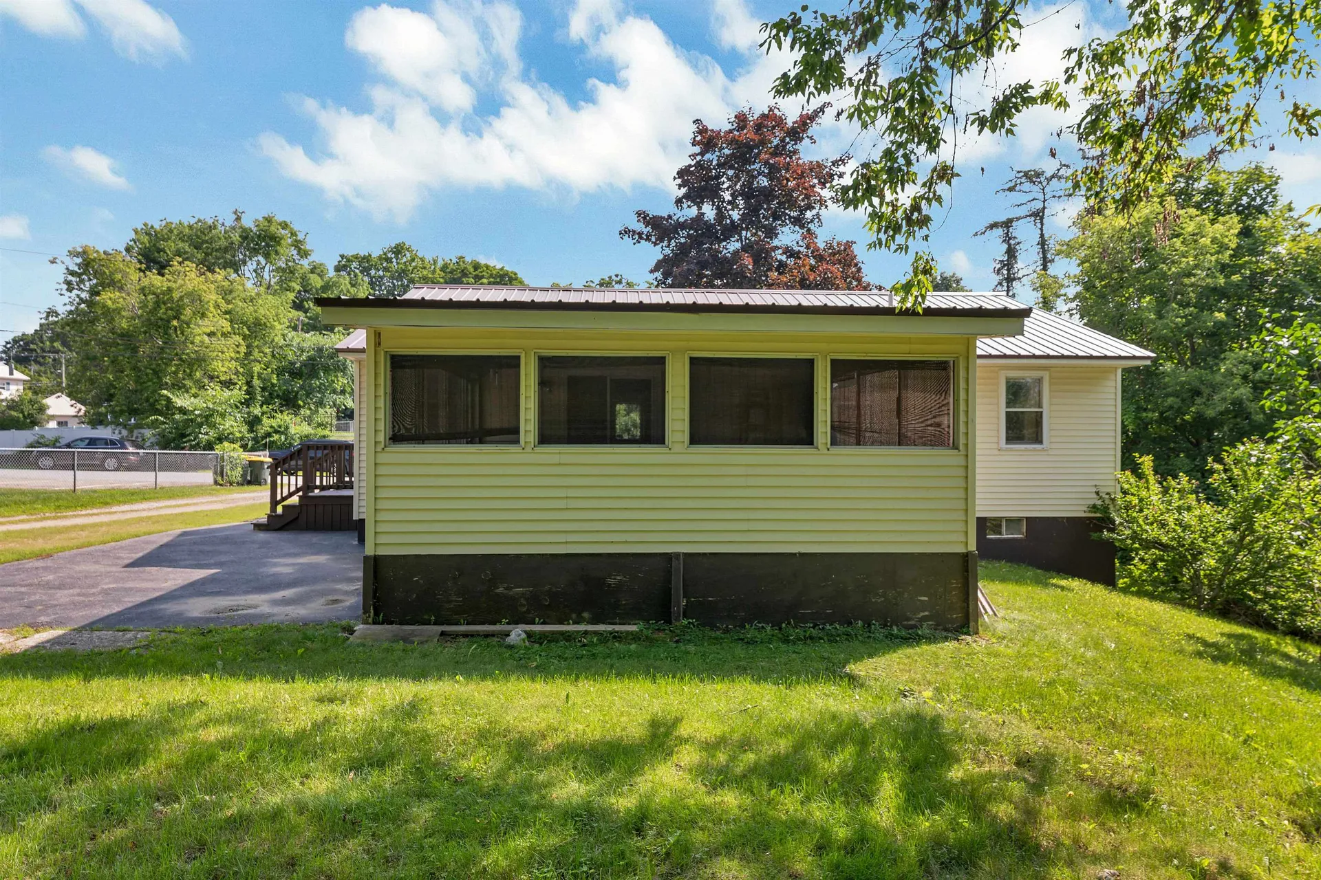 23 Merrimac Street Laconia NH 03246