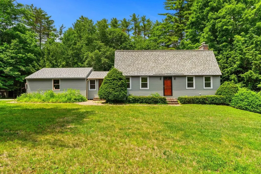 25 Birch Way New Hampton NH 03256