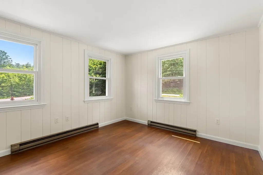 25 Birch Way New Hampton NH 03256