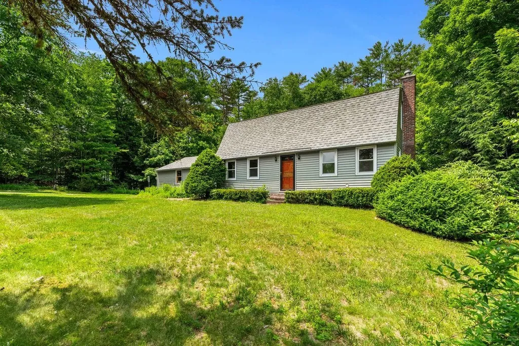 25 Birch Way New Hampton NH 03256