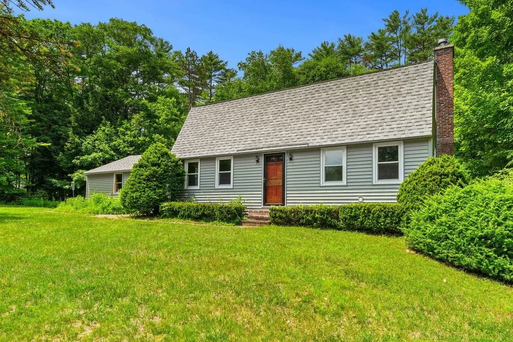 25 Birch Way New Hampton NH 03256