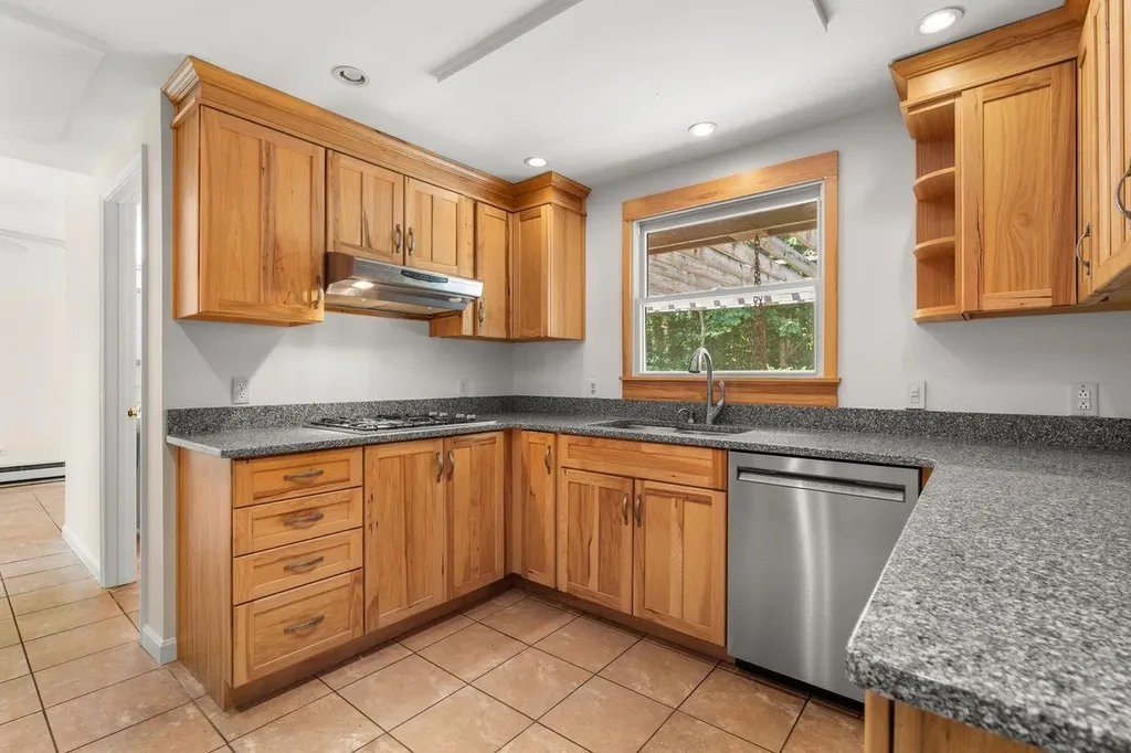 25 Birch Way New Hampton NH 03256