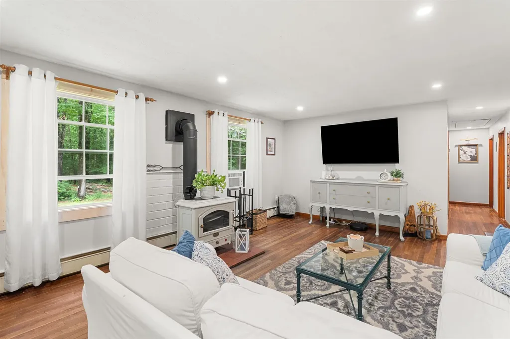 13 Barnard Hill Road Dunbarton NH 03046