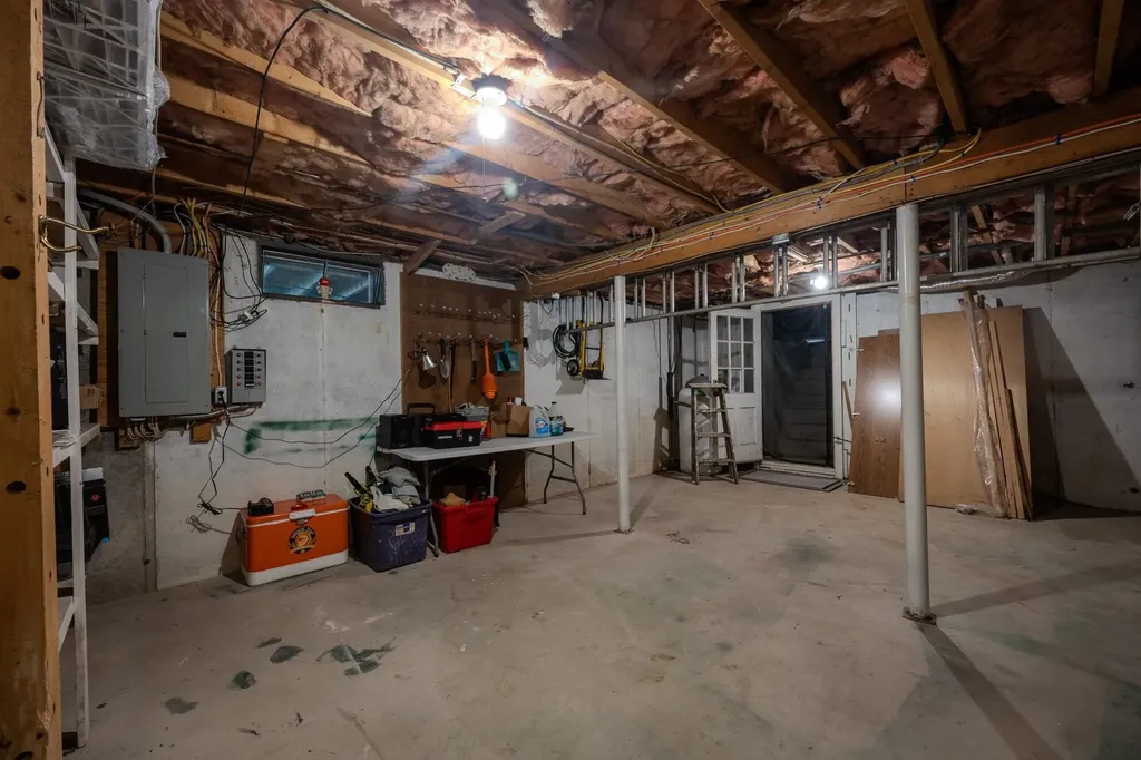 2 Paula Avenue Londonderry NH 03053