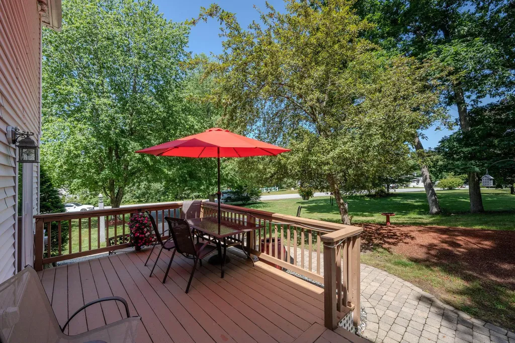 2 Paula Avenue Londonderry NH 03053