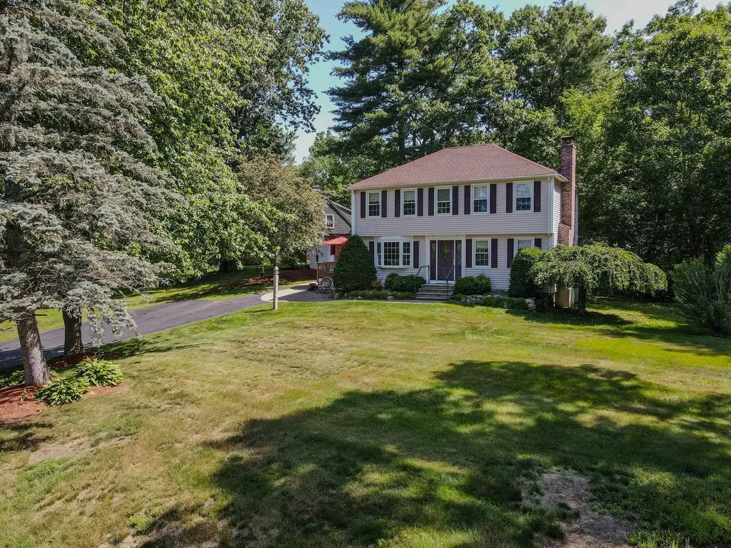 2 Paula Avenue Londonderry NH 03053