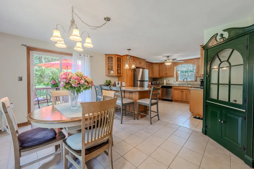 2 Paula Avenue Londonderry NH 03053