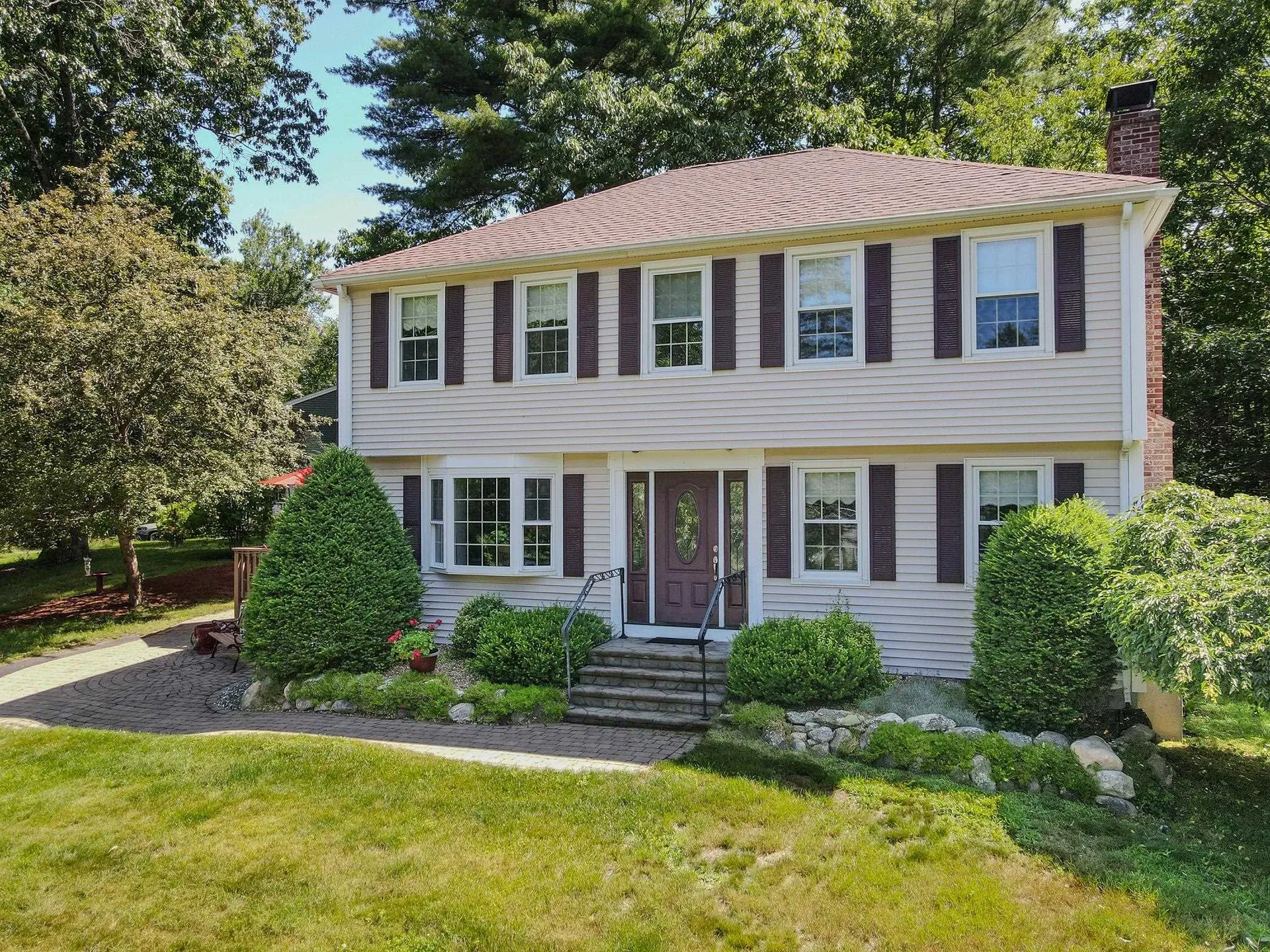 2 Paula Avenue Londonderry NH 03053