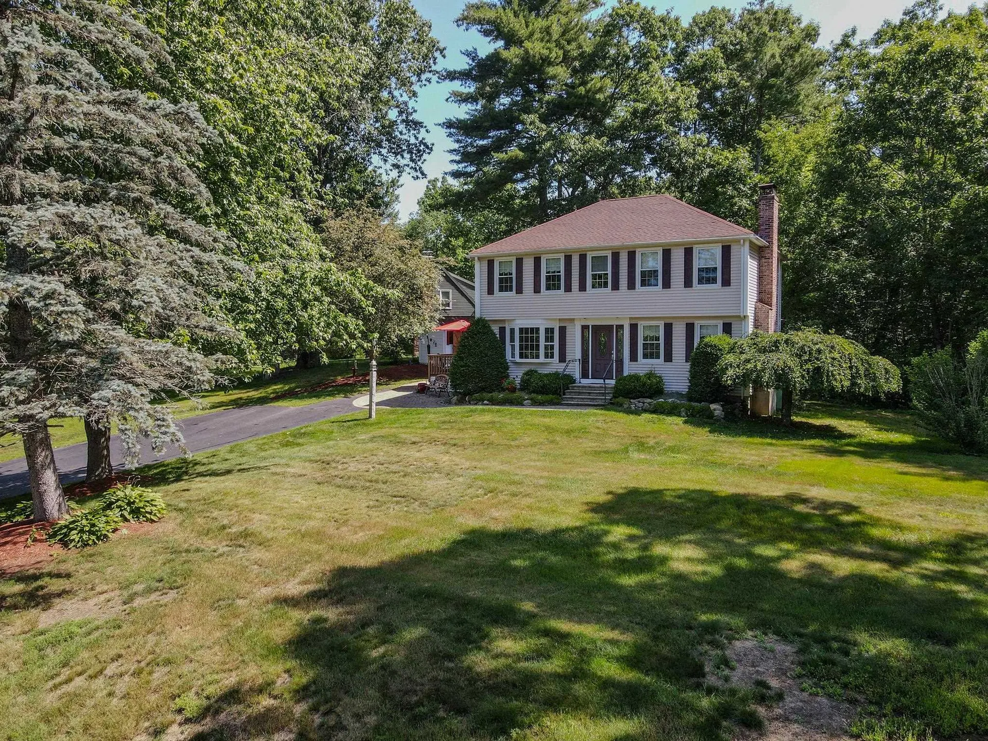 2 Paula Avenue Londonderry NH 03053