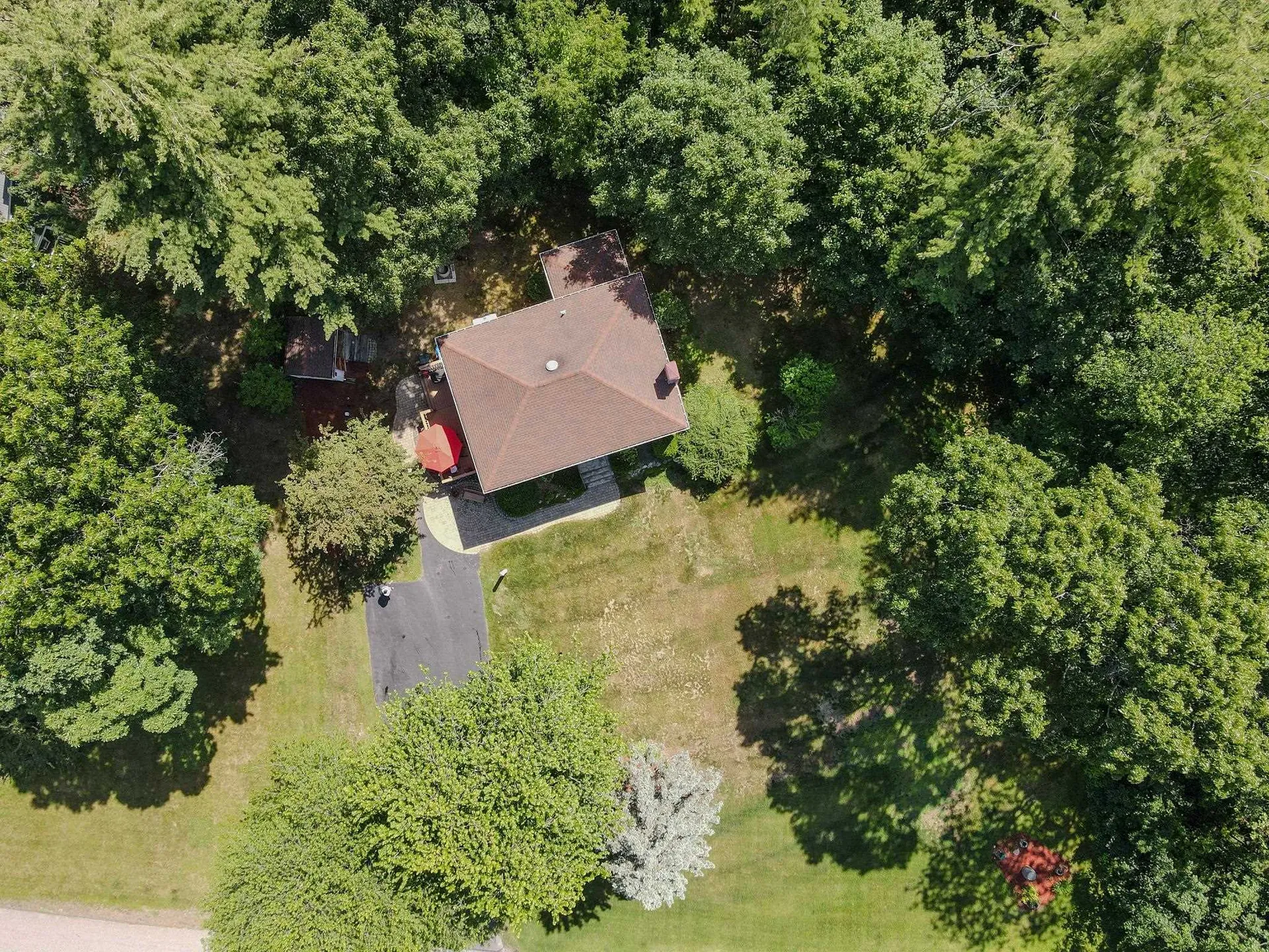 2 Paula Avenue Londonderry NH 03053