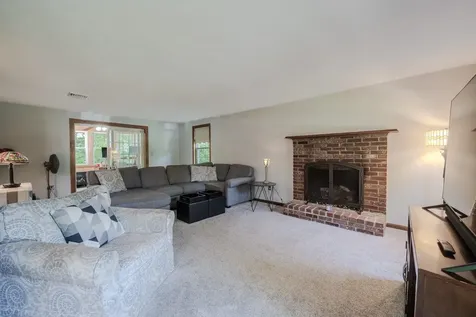 2 Paula Avenue Londonderry NH 03053