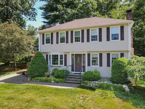 2 Paula Avenue Londonderry NH 03053