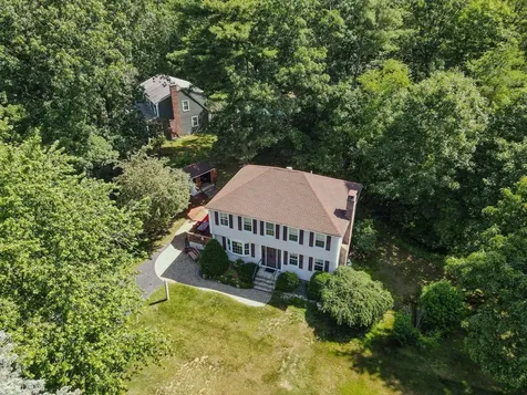 2 Paula Avenue Londonderry NH 03053