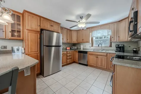 2 Paula Avenue Londonderry NH 03053