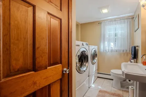 2 Paula Avenue Londonderry NH 03053