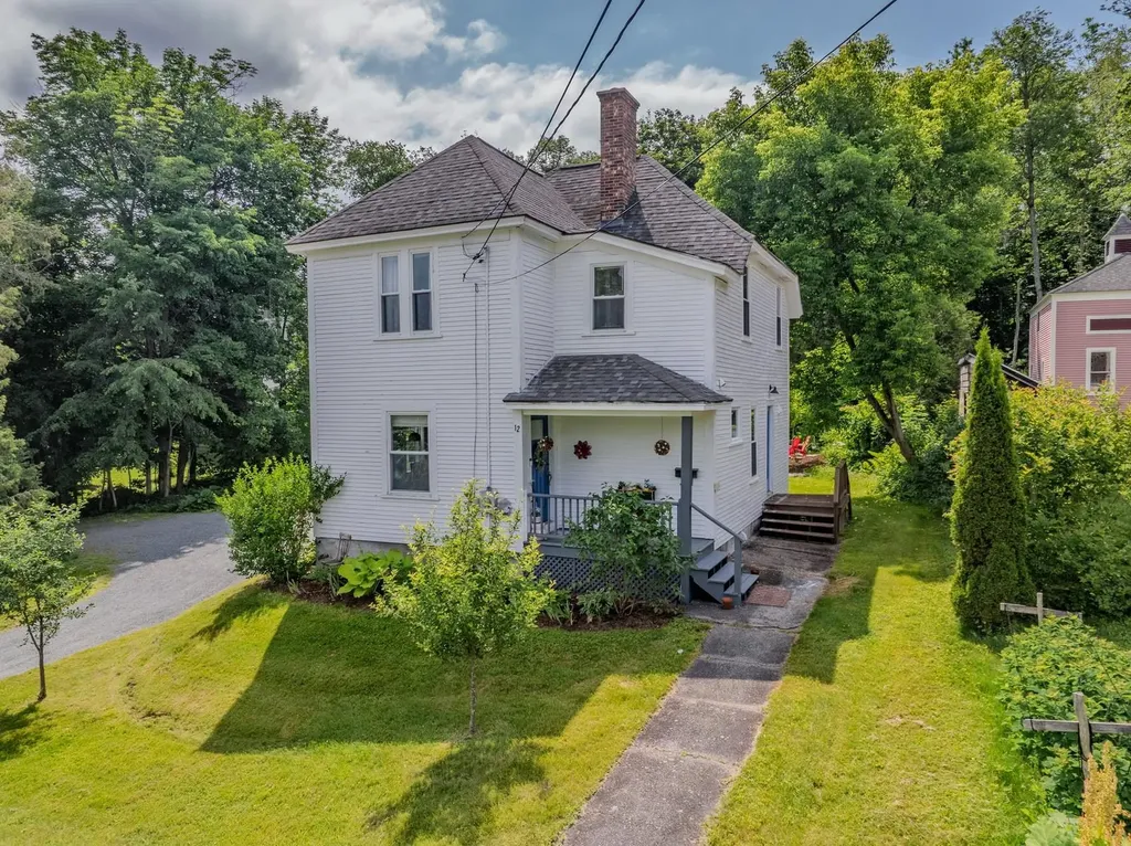 12 Governors Terrace Lancaster NH 03584