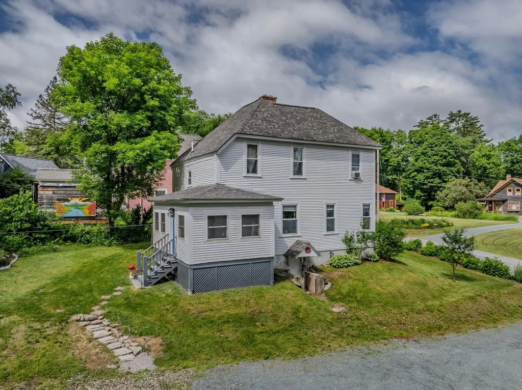 12 Governors Terrace Lancaster NH 03584