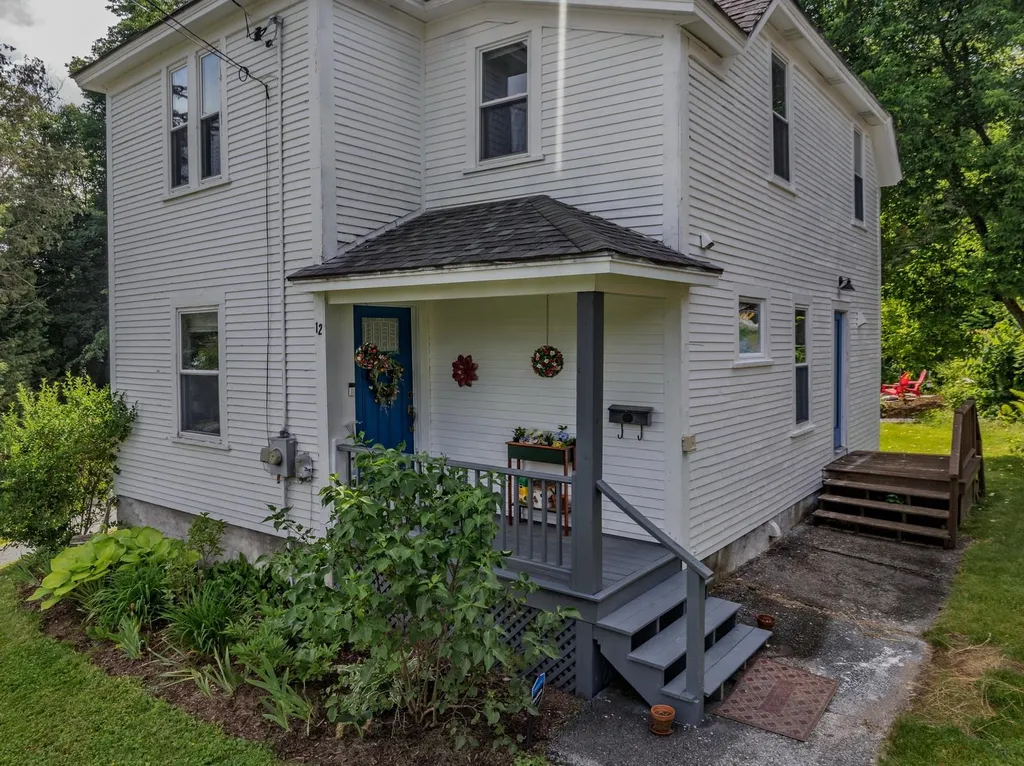 12 Governors Terrace Lancaster NH 03584