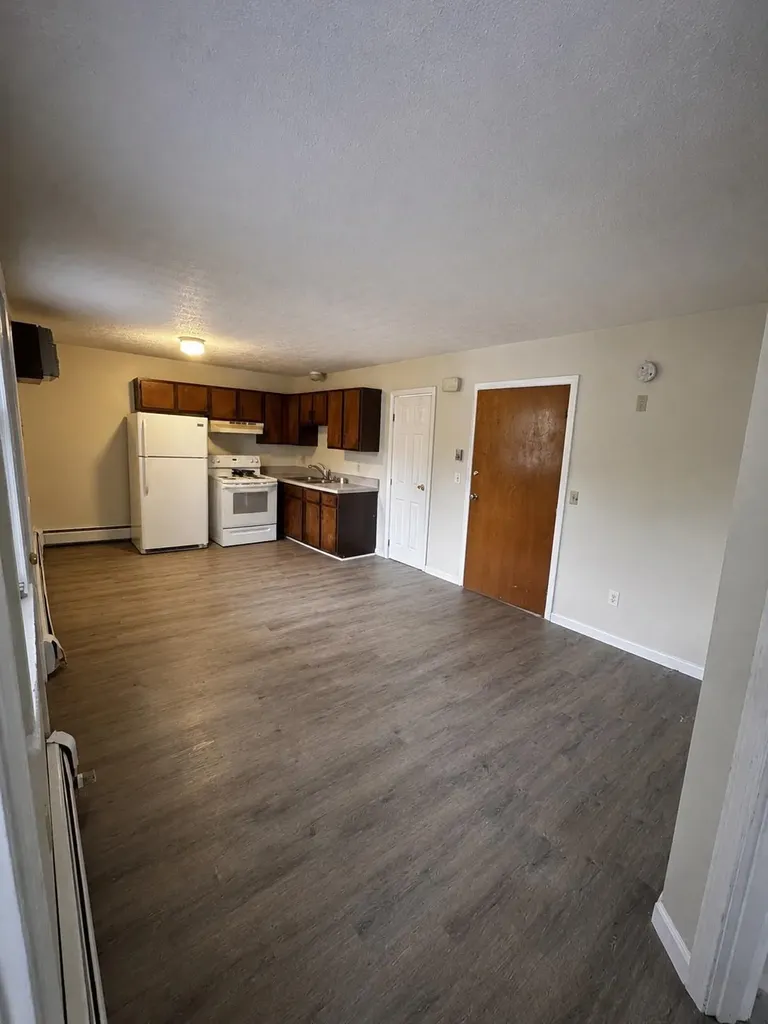 564 B Lake Avenue Manchester NH 03103