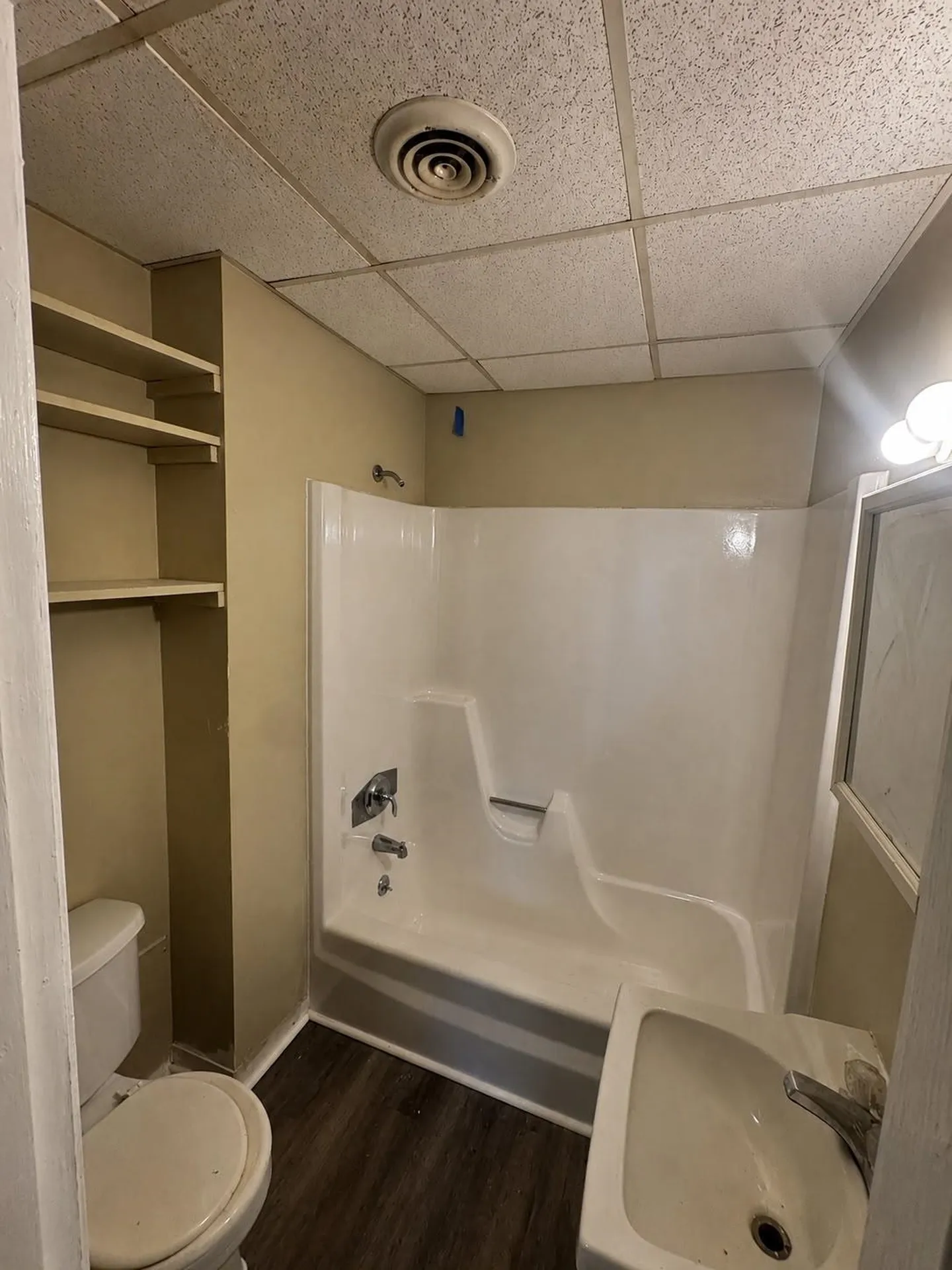 564 B Lake Avenue Manchester NH 03103