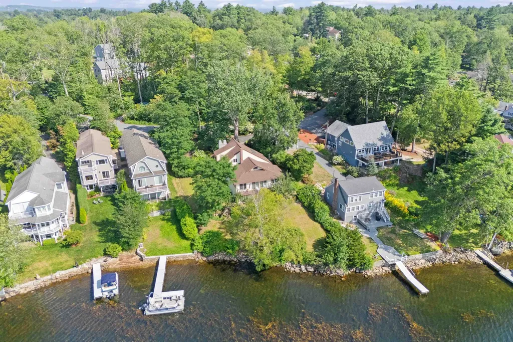 21 Goodridge Avenue Salem NH 03079