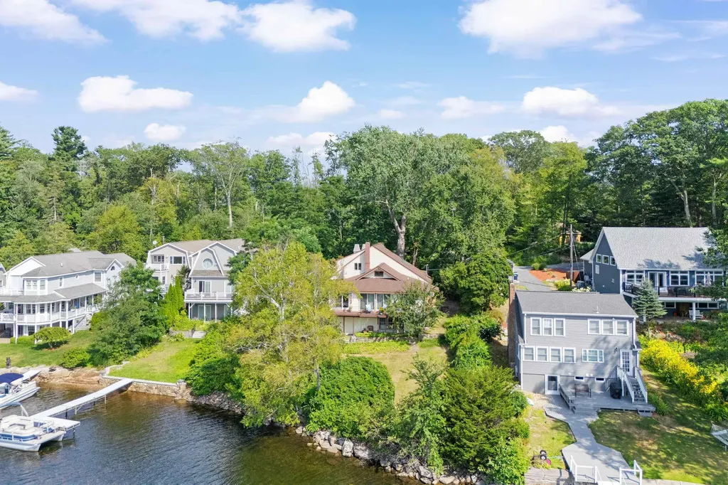 21 Goodridge Avenue Salem NH 03079