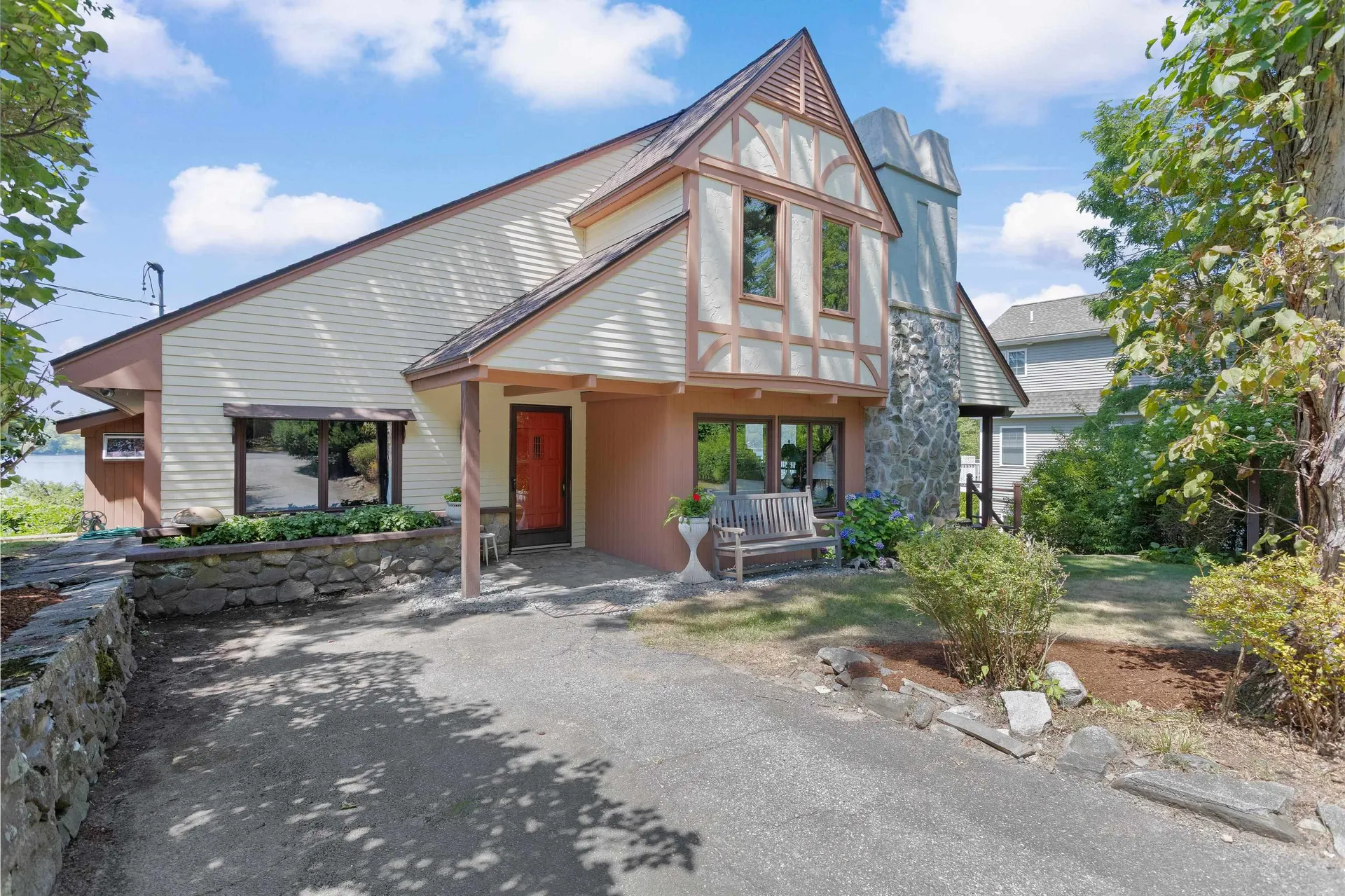 21 Goodridge Avenue Salem NH 03079