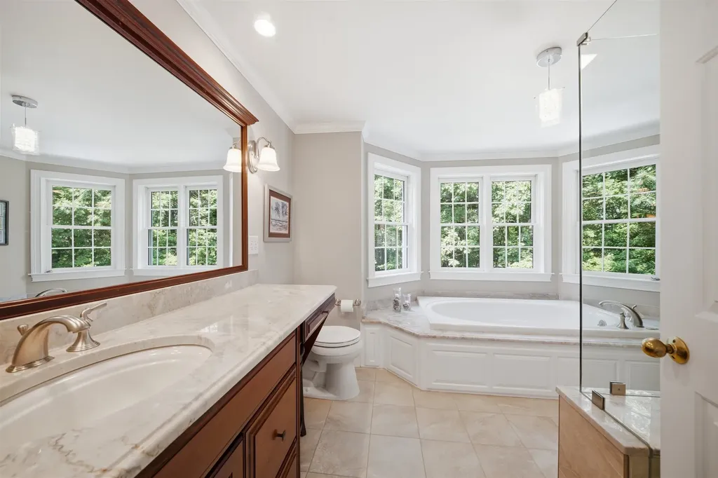 108 Sky View Drive Pelham NH 03076
