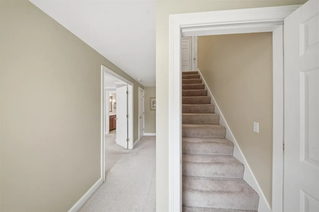 108 Sky View Drive Pelham NH 03076
