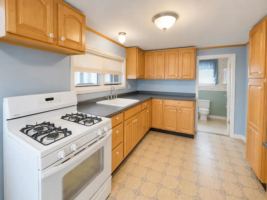 26 W. Shore Drive Raymond NH 03077